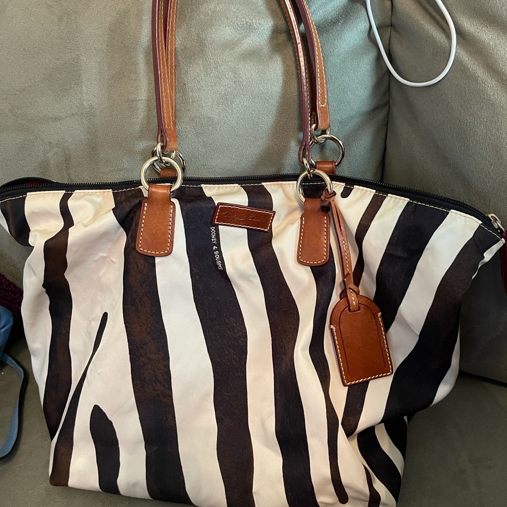 Dooney and bourke hobo